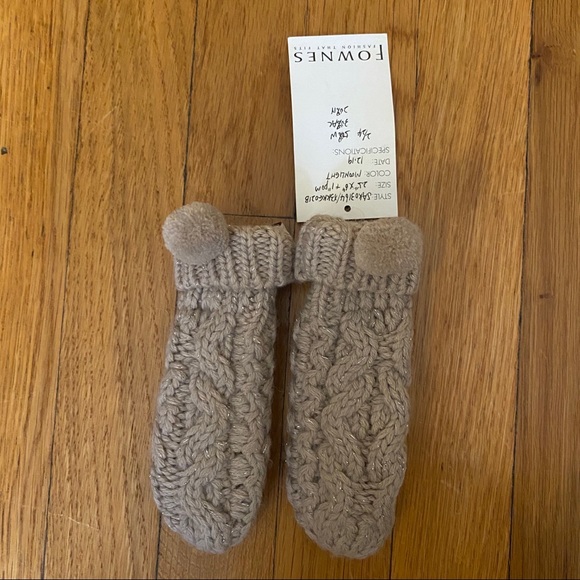 Baby Ugg Mittens and Booties - Picture 3 of 8